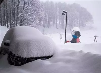 Neve al Nord Italia, ricordarsi l'obbligo dei dispositivi invernali sugli autoveicoli