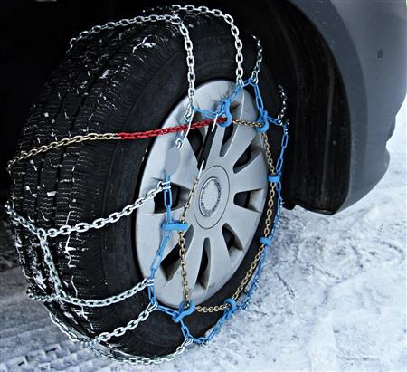 Autoveicoli, dal 15 novembre torna l’obbligo dei dispositivi di sicurezza invernali